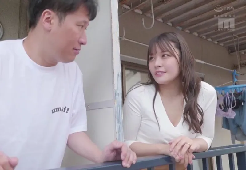 Anh trai số hưởng và cô nàng cạnh nhà bị ông chồng bỏ bê đang gửi tín hiệu cầu “chịch”