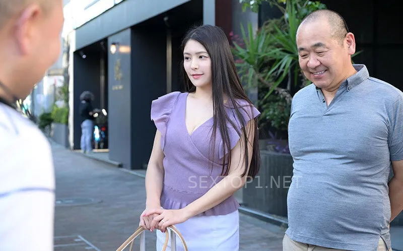 Thấy cô vợ của nhân viên đẹp quá, cấp trên lại có sở thích làm tình bà xã người khác nên đã…