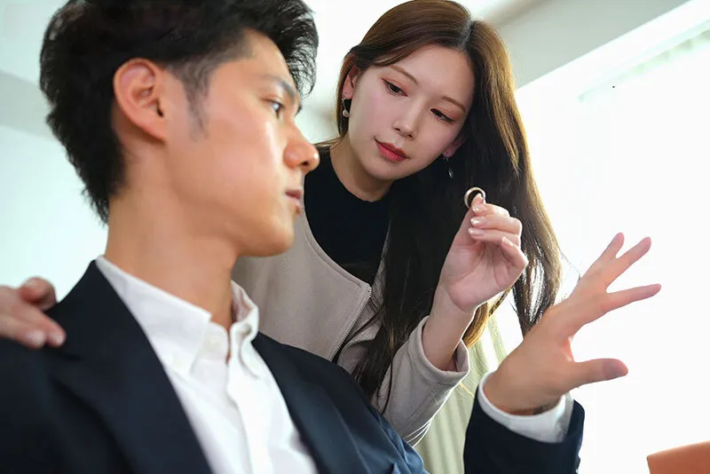 Cô vợ đi đi chơi, gã chồng ở nhà bị nhỏ em bà xã gạ quan hệ không trượt phát nào
